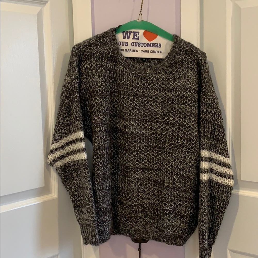 Jessica Simpson Gray knit sweater